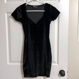 pretty little thing black velvet short sleeve mini dress